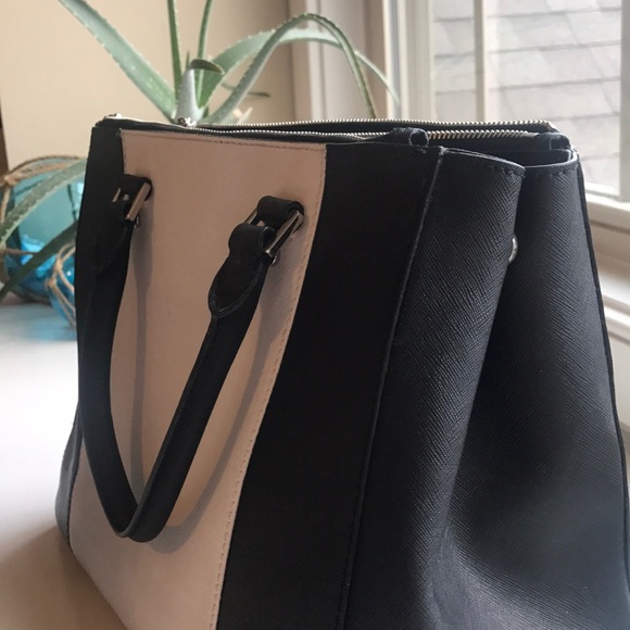 BLACK & WHITE MICHAEL KORS TOTE - Picture 2 of 4